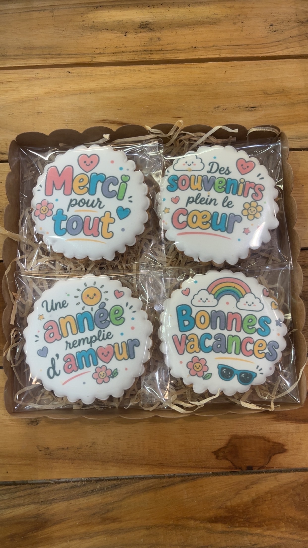 Coffret de 4 biscuits décorés – Collection “Merci pour tout”